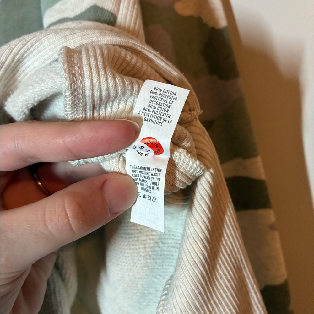 SOLD Aerie | Oversized Desert Green Camo Sweatshirt Size Medium - Picture 3 of 8